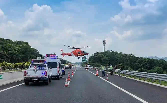 阿拉善右旗高速公路汽车救援案例